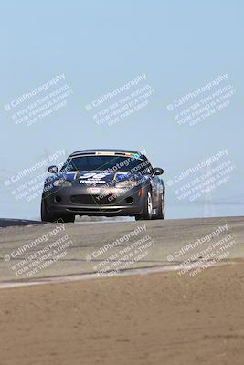 media/Oct-26-2025-CalClub SCCA (Sun) [[8ce1e69566]]/Group 2/Grapevine/